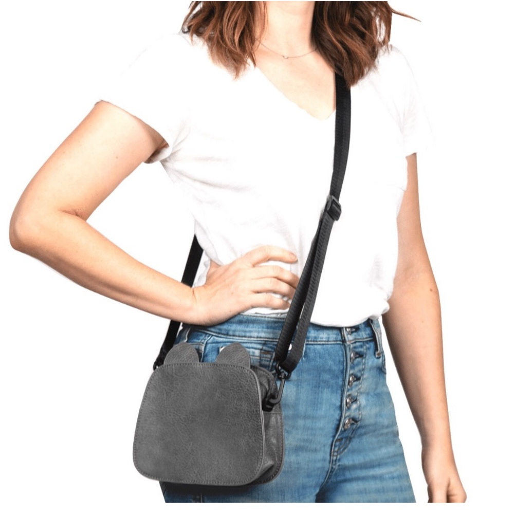 Super cute cat shoulder bag! Adorable 😺